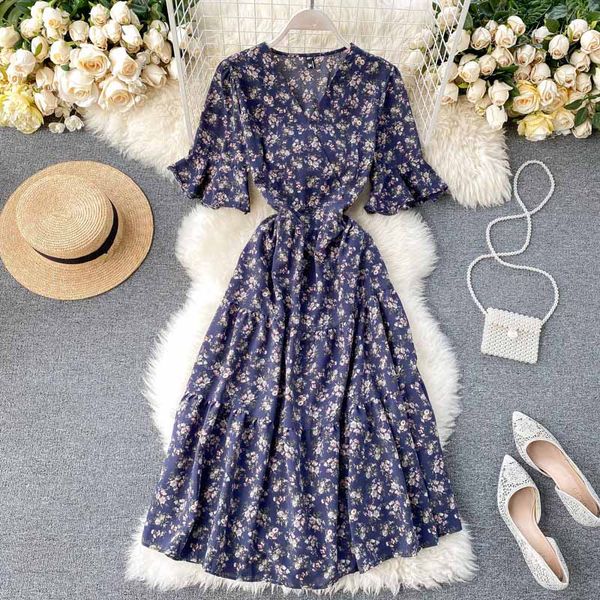 vintage button slim 2020 floral print dress midi long summer party tie high waist dress women elegant tunic beach a-line dresses, Black;gray
vintage button slim 2020 floral print dress midi long summer party tie high waist dress women elegant tunic beach a-line dresses, Black;gray