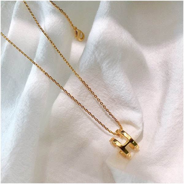 luxury jewelry color h pendant designer necklaces for women stainless steel silver rose gold chain wahite choker fashion style with box
luxury jewelry color h pendant designer necklaces for women stainless steel silver rose gold chain wahite choker fashion style with box