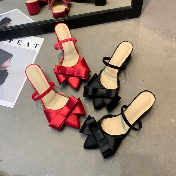2020 women bowknot sandals elegant silks square heels mules sandals summer fashion pointed toe wedding party shoe woman big size, Black
2020 women bowknot sandals elegant silks square heels mules sandals summer fashion pointed toe wedding party shoe woman big size, Black