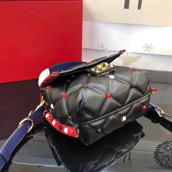 explosive shoulder bag, every detail of the spring and summer series is full of color, style and wonderful details, decorative details chang
explosive shoulder bag, every detail of the spring and summer series is full of color, style and wonderful details, decorative details chang