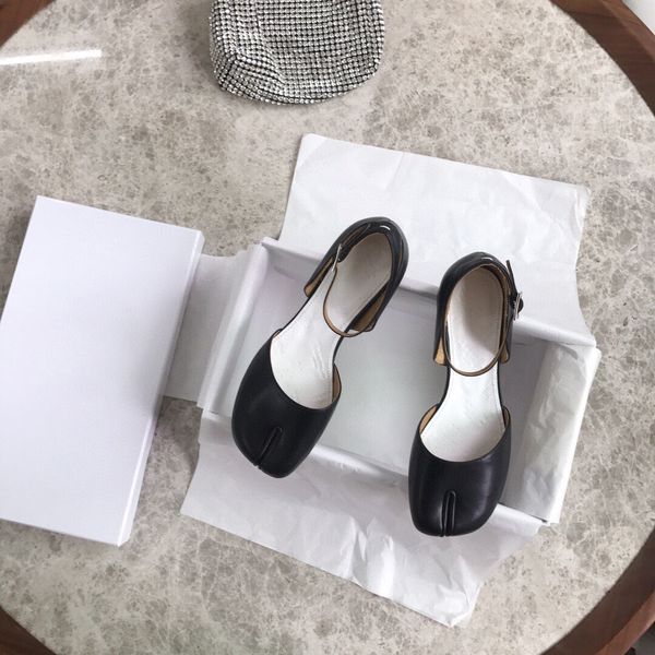 2020 new spring/summer leather fashion shoes with shallow mouth and low heel are lazy, wild and fashionable casual women's shoes, Black
2020 new spring/summer leather fashion shoes with shallow mouth and low heel are lazy, wild and fashionable casual women's shoes, Black