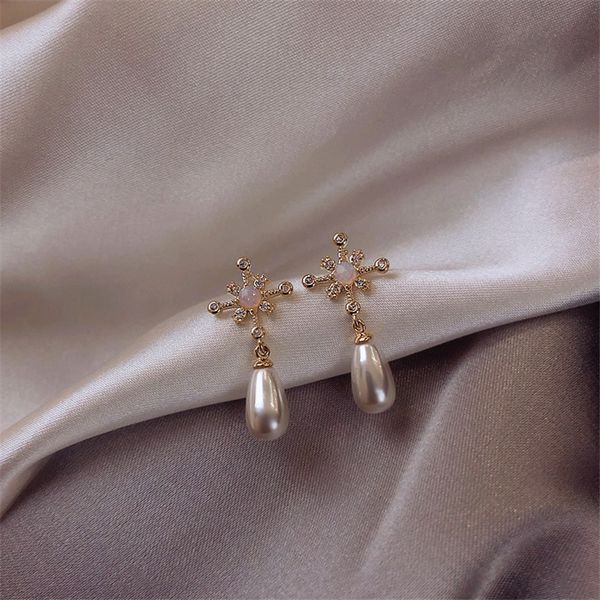 mwsonya new korean luxury snowflake pearl pendant earrings elegant for women temperament crystal earrings oorbellen jewelry gift, Silver
mwsonya new korean luxury snowflake pearl pendant earrings elegant for women temperament crystal earrings oorbellen jewelry gift, Silver