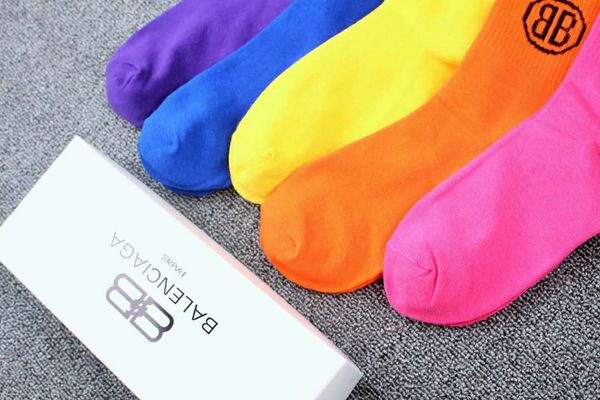 20ss тенденции моды высокое качество мужчины женщины носки пары носки удобный хлопок мужчины повседневная белые носки один размер, Black;white
20ss тенденции моды высокое качество мужчины женщины носки пары носки удобный хлопок мужчины повседневная белые носки один размер, Black;white