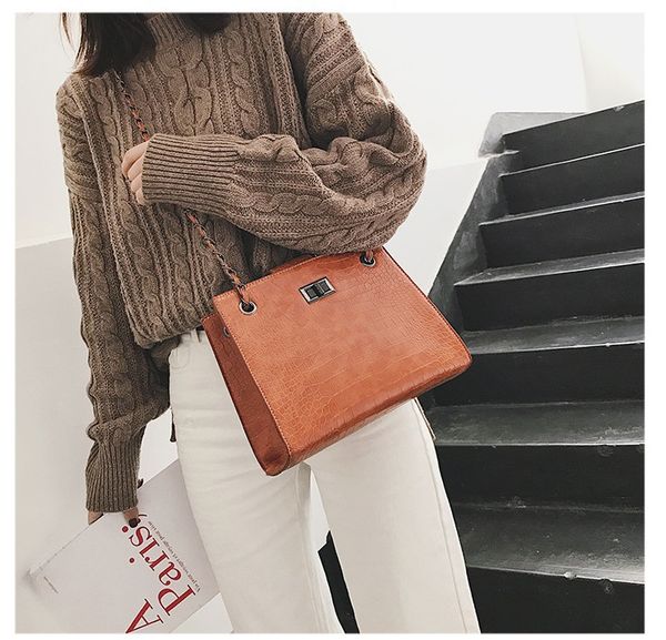 2019 new solid color ladies shoulder bag wild casual crocodile pattern small square bag ladies handbag wholesale
2019 new solid color ladies shoulder bag wild casual crocodile pattern small square bag ladies handbag wholesale