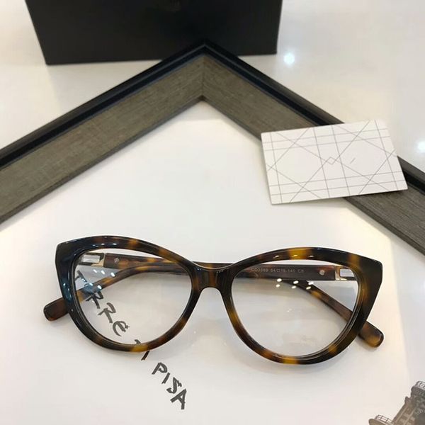 the new dc3569 stylish and elegant lady small cat eye glasses frame quality pure plate complete set of case prescription galssses 54-16-140
the new dc3569 stylish and elegant lady small cat eye glasses frame quality pure plate complete set of case prescription galssses 54-16-140
