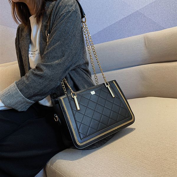 new rivet handbag women bag metal chain tote bag casual pu leather crossbody bags
new rivet handbag women bag metal chain tote bag casual pu leather crossbody bags