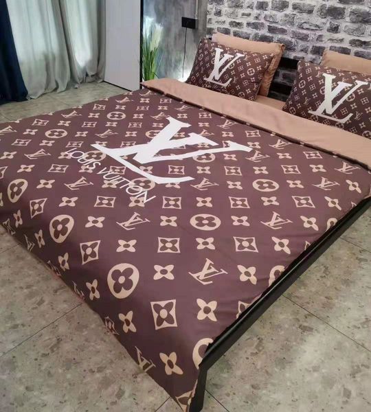 warm branded letter print cotton bedding set designer 1*bed sheets fashion cotton cover pillow cases classic soft duvet cover
warm branded letter print cotton bedding set designer 1*bed sheets fashion cotton cover pillow cases classic soft duvet cover