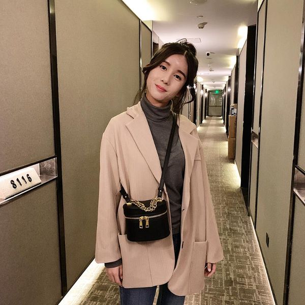 shoulder messenger bag women pu leather bucket box chain handbag female solid color crossbody satchel
shoulder messenger bag women pu leather bucket box chain handbag female solid color crossbody satchel