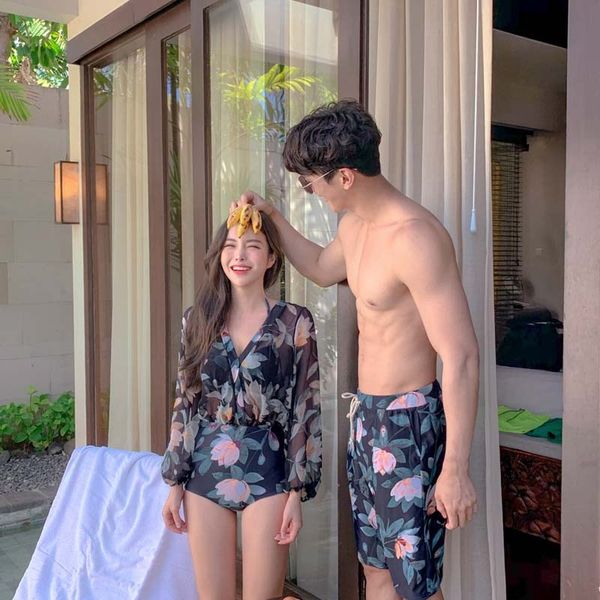 2020 lovers swimming wear couple wear swim couple suit suit conjoined cute girl sweet spring fairy fan small chest gathering, White;black
2020 lovers swimming wear couple wear swim couple suit suit conjoined cute girl sweet spring fairy fan small chest gathering, White;black