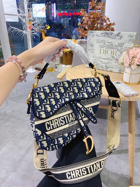 2020 высокое качество новая мода новая вышитая седельная сумка crossbody цепная сумка женская сумка через плечо сумка
2020 высокое качество новая мода новая вышитая седельная сумка crossbody цепная сумка женская сумка через плечо сумка