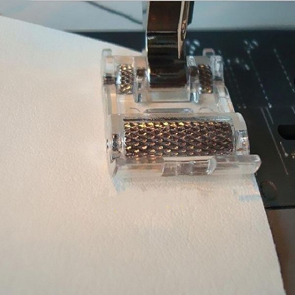 new 1pcs low shank roller presser foot for snap singer brother janome home art sewing machine tools supplies accessories xjnnn, Black
new 1pcs low shank roller presser foot for snap singer brother janome home art sewing machine tools supplies accessories xjnnn, Black