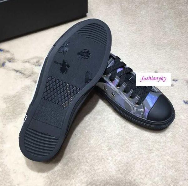 classics b23 single m classic logo as the main vision, in the way of large-area printing on the upper couple size 36-45with box, Black
classics b23 single m classic logo as the main vision, in the way of large-area printing on the upper couple size 36-45with box, Black