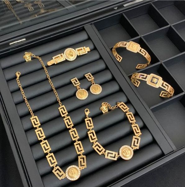 necklace with diamond neck chain, women's european and american net red high version bracelet, earring and bracelet, Golden;silver
necklace with diamond neck chain, women's european and american net red high version bracelet, earring and bracelet, Golden;silver