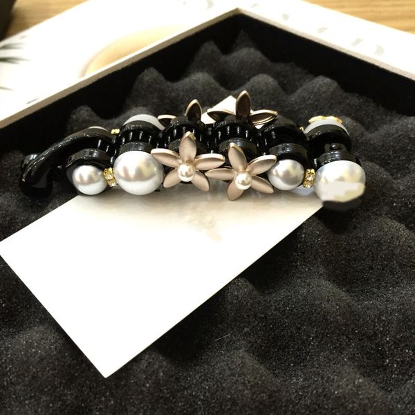 korean large-size pearl hairpin camellia grip clip fashionable vertical chuck tail clamp twist-twist clamp 6pcs/lot, Slivery;golden
korean large-size pearl hairpin camellia grip clip fashionable vertical chuck tail clamp twist-twist clamp 6pcs/lot, Slivery;golden