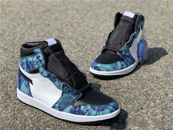 2020 new release 1 high og tie dye cd0461-100 1s white black-aurora green mens basketball sports shoes trainers kicks 
2020 new release 1 high og tie dye cd0461-100 1s white black-aurora green mens basketball sports shoes trainers kicks