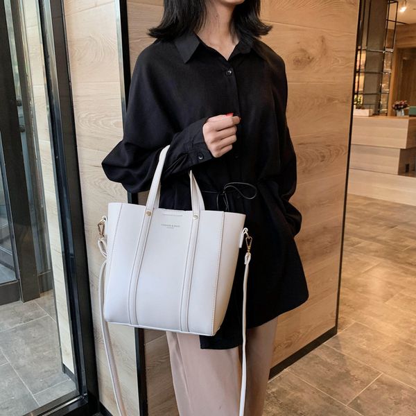 2020 new ladies shoulder bag pu fashion trend mother and child bag two-piece portable diagonal casual tote
2020 new ladies shoulder bag pu fashion trend mother and child bag two-piece portable diagonal casual tote