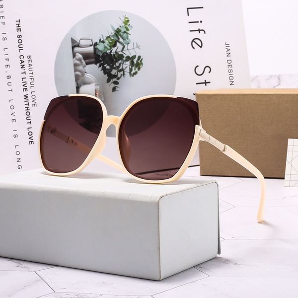 new 2020 ladies polarisic mirror star mirror simple fashion sunglasses thickened 1.1 polarisic lens model 7701 five color selection, White;black
new 2020 ladies polarisic mirror star mirror simple fashion sunglasses thickened 1.1 polarisic lens model 7701 five color selection, White;black