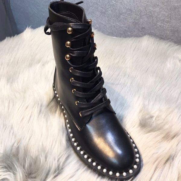 autumn and winter explosions fashionable women martin shoes lace up black boots size 35-40 original packaging factory direct
autumn and winter explosions fashionable women martin shoes lace up black boots size 35-40 original packaging factory direct