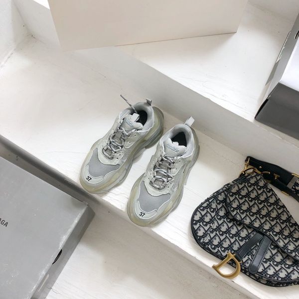 2020 new vz couple high-quality thick bottom sports casual couple air cushion casual sports shoes 
2020 new vz couple high-quality thick bottom sports casual couple air cushion casual sports shoes