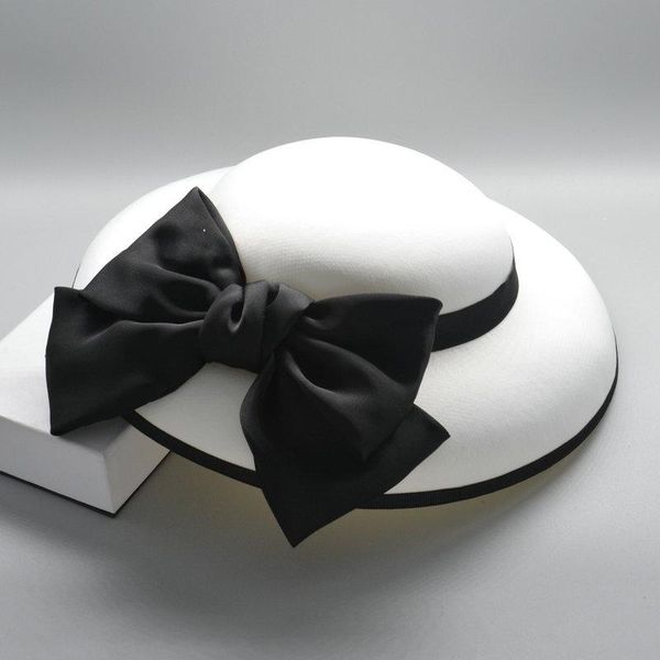 2019 европейская невеста свадьба hat большой лук атласная чародей hat headdress элегантные дамы royal party cocktail аксессуары для волос ir, White
2019 европейская невеста свадьба hat большой лук атласная чародей hat headdress элегантные дамы royal party cocktail аксессуары для волос ir, White