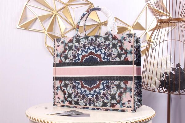 designer luxury women's handbag purse leather personality shoulder bag fashion designer bag large capacity, with box
designer luxury women's handbag purse leather personality shoulder bag fashion designer bag large capacity, with box