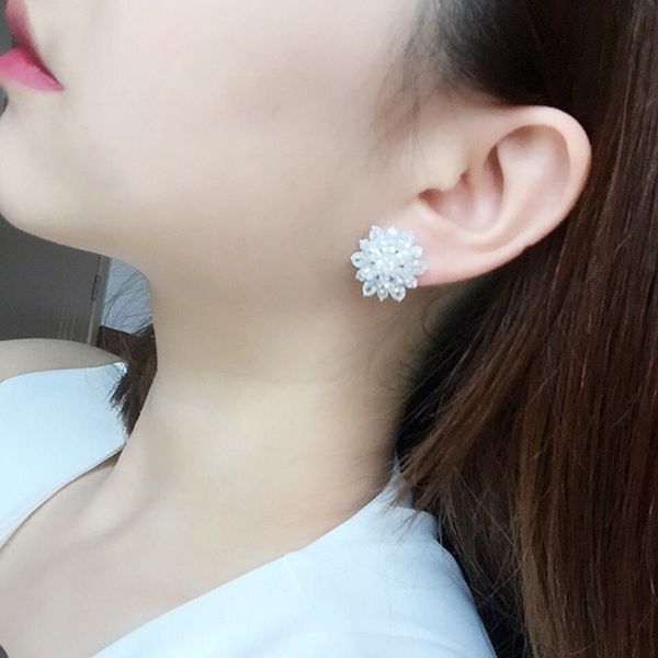 chun rongsui selling elling s925 silver zircon solar flower ear nails female japanese and korean earrings with diamond earrings, Golden;silver
chun rongsui selling elling s925 silver zircon solar flower ear nails female japanese and korean earrings with diamond earrings, Golden;silver