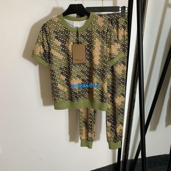 high end women girls activewear set футболка камуфляж монограмма письмо печати топы с коротким рукавом футболка бег леггинсы брюки модный ко, White
high end women girls activewear set футболка камуфляж монограмма письмо печати топы с коротким рукавом футболка бег леггинсы брюки модный ко, White