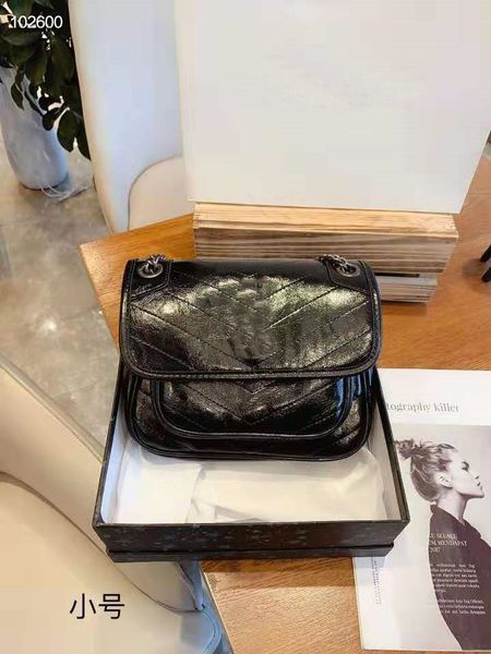 women's designer postman bag single shoulder chain classic trademark large capacity oil wax wrinkled cow leather
women's designer postman bag single shoulder chain classic trademark large capacity oil wax wrinkled cow leather