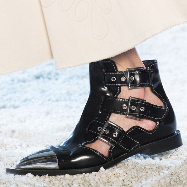 luxury women studded ankle boots for women belt buckles cut out black leather boots metal pointed toe punk shoes woman
luxury women studded ankle boots for women belt buckles cut out black leather boots metal pointed toe punk shoes woman