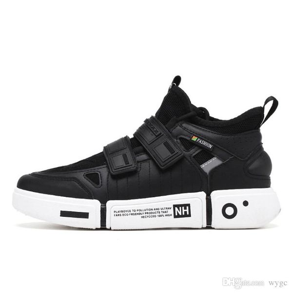 2020 fashion designer shoes triple s sneakers cool sole stitching wild sneakers three color men running outdoor shoes
2020 fashion designer shoes triple s sneakers cool sole stitching wild sneakers three color men running outdoor shoes
