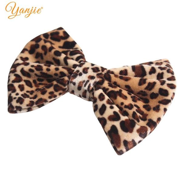 10pcs/lot 2020 new 5" leopard velvet hair bow for girls chic glitter cute hair clip diy accessories kids headwear, Slivery;white
10pcs/lot 2020 new 5" leopard velvet hair bow for girls chic glitter cute hair clip diy accessories kids headwear, Slivery;white