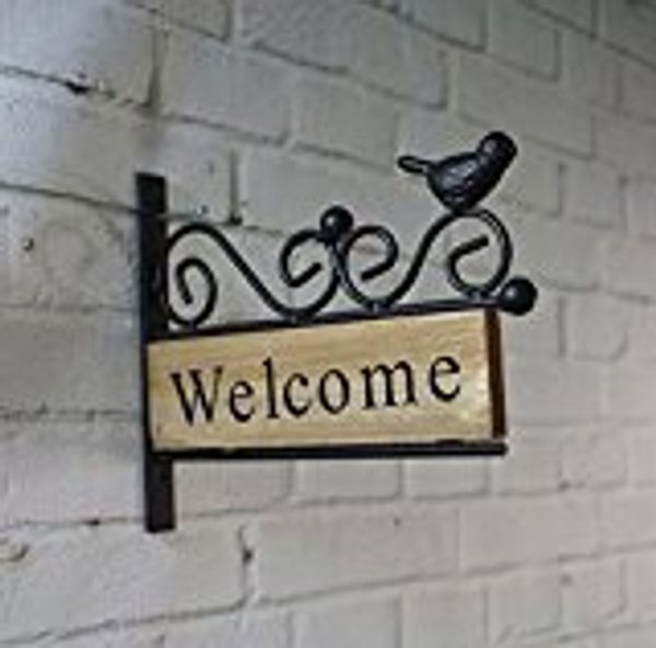 decorative hanging "welcome" sign brown
decorative hanging "welcome" sign brown