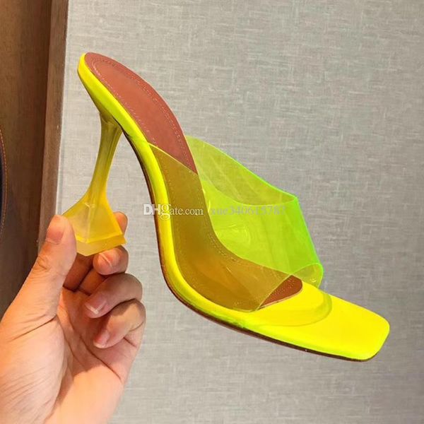 the new 2020 line is transparent and versatile with open-toe square crystal, wine glass and high-heeled shoes, Black
the new 2020 line is transparent and versatile with open-toe square crystal, wine glass and high-heeled shoes, Black