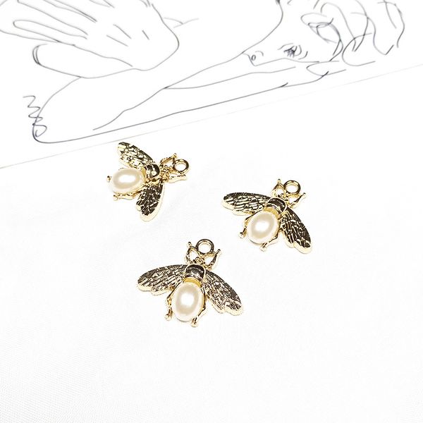 10pcs/lot 24*27mm new fashion charms lmitation pearls bee alloy pendant earring necklace jewelry accessories diy, Bronze;silver
10pcs/lot 24*27mm new fashion charms lmitation pearls bee alloy pendant earring necklace jewelry accessories diy, Bronze;silver