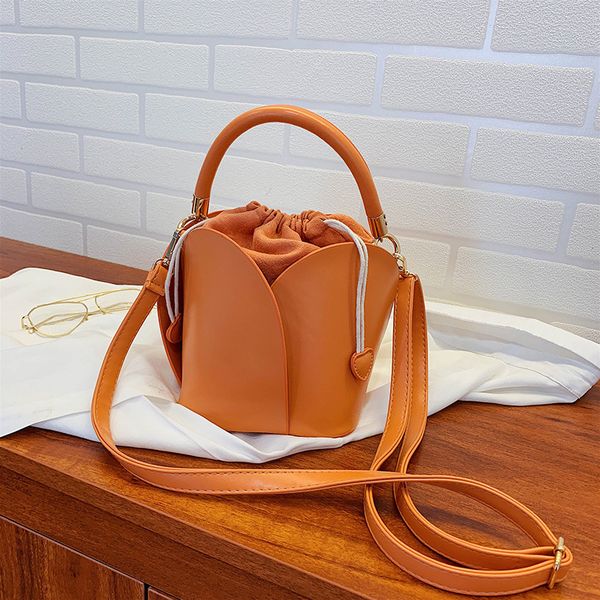 lady's handbag new women's shoulder bag 2020 irregular flower bucket handbag girls crossbody bag messenger d557
lady's handbag new women's shoulder bag 2020 irregular flower bucket handbag girls crossbody bag messenger d557