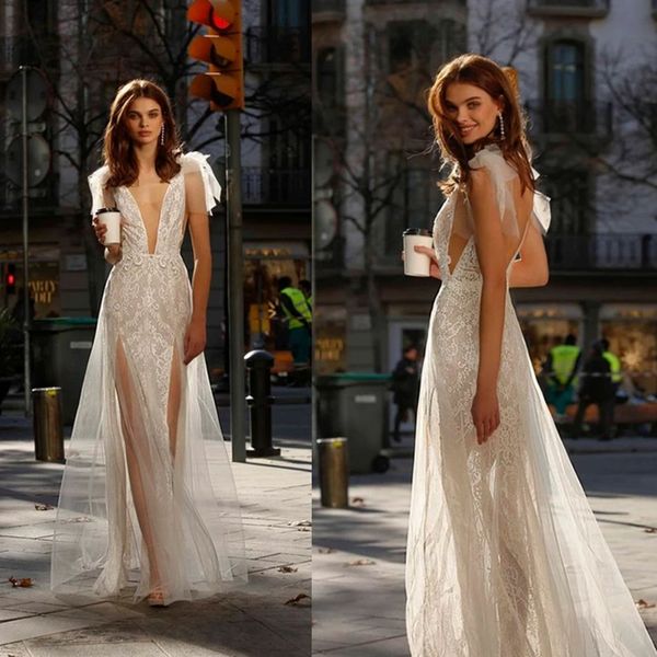 2021 elegant wedding dresses v neck appliques split lace bridal gowns custom made open back sweep train a-line wedding dress, White
2021 elegant wedding dresses v neck appliques split lace bridal gowns custom made open back sweep train a-line wedding dress, White