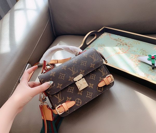 2020 конструктор седельные сумки хозяйственная сумка высокого качества crossbody мешок роскошные сумки бренда женщин сумки конструктора сумк, Black
2020 конструктор седельные сумки хозяйственная сумка высокого качества crossbody мешок роскошные сумки бренда женщин сумки конструктора сумк, Black