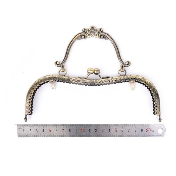1pcs diy women purse frame 20.5cm vintage elegant clutch bag clasp with handle diy hardware accessories knurling bronze silver, Black
1pcs diy women purse frame 20.5cm vintage elegant clutch bag clasp with handle diy hardware accessories knurling bronze silver, Black