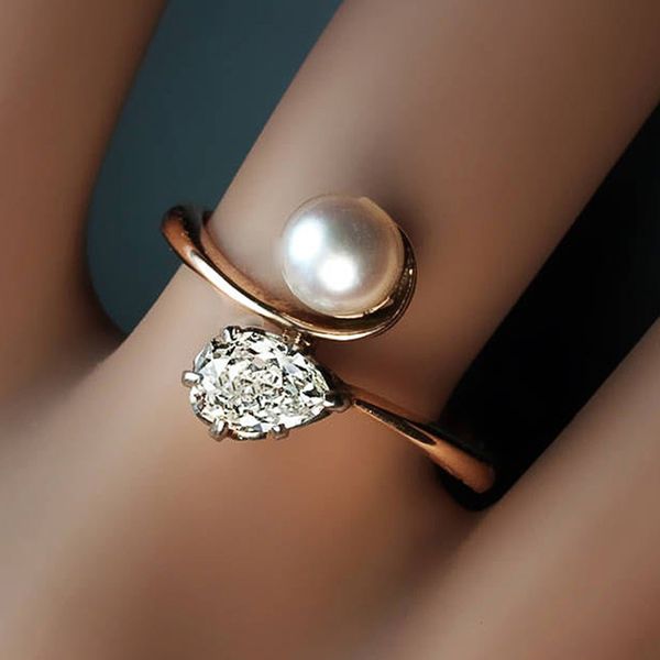 AprilGrass Brand Romantic Novel Women Ring Rose Gold Color Fine Pearl Bright Pear Cubic Zirconia Fashion Party Gorgeous Wedding Jewelry
AprilGrass Brand Romantic Novel Women Ring Rose Gold Color Fine Pearl Bright Pear Cubic Zirconia Fashion Party Gorgeous Wedding Jewelry