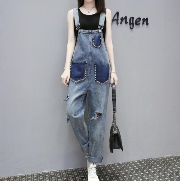 2020 spring overall denim jumpsuit with beadding pearls hole jeans jumpsuits for women pockets loose denim rompers r324, Black;white 
2020 spring overall denim jumpsuit with beadding pearls hole jeans jumpsuits for women pockets loose denim rompers r324, Black;white