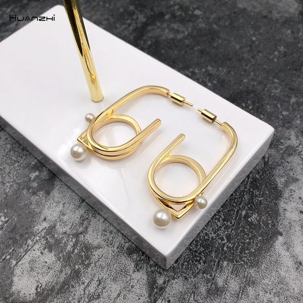 huanzhi 2019 new trendy design irregular paper clip distortion curve pearl metal stud earrings for women girl party jewelry gift, Golden;silver
huanzhi 2019 new trendy design irregular paper clip distortion curve pearl metal stud earrings for women girl party jewelry gift, Golden;silver