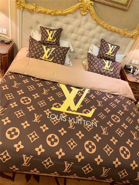 brown print flowers bedding sets 5pcs suit = 1pcs comforter cover + 1pcs sheet + 2pcs pillowcase+ 1pcs small pillow
brown print flowers bedding sets 5pcs suit = 1pcs comforter cover + 1pcs sheet + 2pcs pillowcase+ 1pcs small pillow