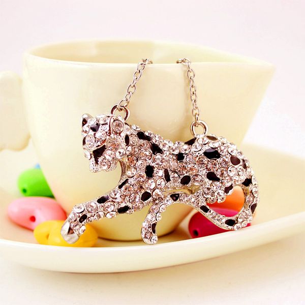 2020 new fashion creative cheetah keychain animal metal pendant rhinestone men keychain gift, Silver
2020 new fashion creative cheetah keychain animal metal pendant rhinestone men keychain gift, Silver