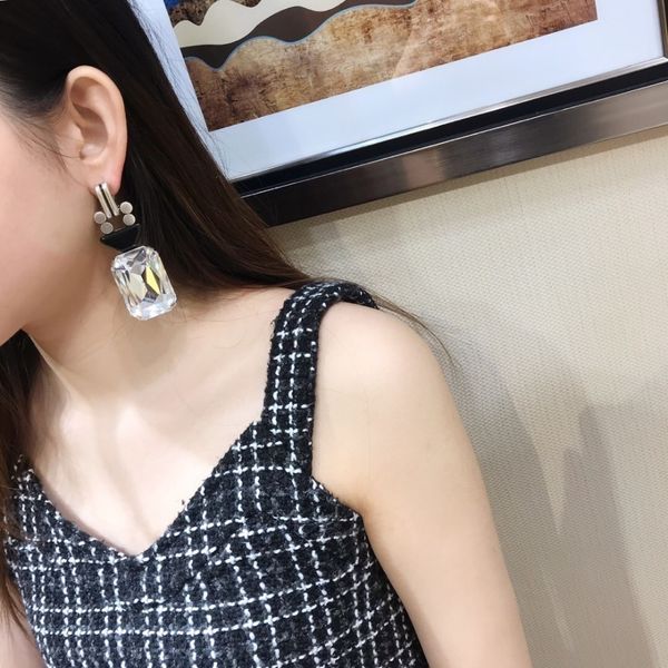 women's jewelry 2019 fashion spring and summer new authentic square crystal ear clip seiko classic models, Golden;silver
women's jewelry 2019 fashion spring and summer new authentic square crystal ear clip seiko classic models, Golden;silver