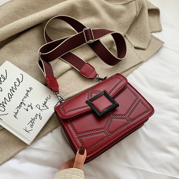 2020 сумки заклепка малой кожа pu crossbody сумки для женщин плеча сумки цепи путешествий женских закрылков
2020 сумки заклепка малой кожа pu crossbody сумки для женщин плеча сумки цепи путешествий женских закрылков