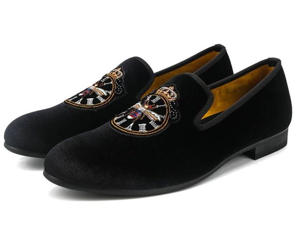 new style red shoes fashion men loafers with embroidery crown handmade men velvet shoes party and wedding men's flat 38-46, Black
new style red shoes fashion men loafers with embroidery crown handmade men velvet shoes party and wedding men's flat 38-46, Black