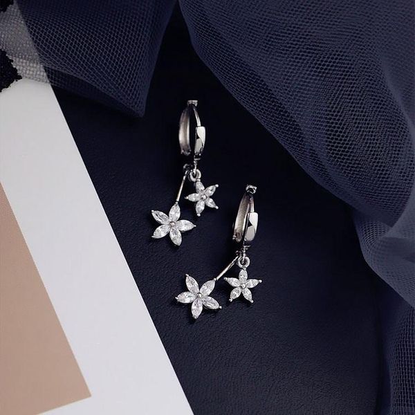 silver earring fashion zircon double flower short pendant earring women sweet wild trend wild silver ear jewelry
silver earring fashion zircon double flower short pendant earring women sweet wild trend wild silver ear jewelry