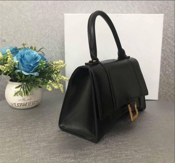 HOURGLASS 2020 New Designer Handbag Luxury Women Handbag Hot Sale Fashion Shoulder Bags CFY2003141/
HOURGLASS 2020 New Designer Handbag Luxury Women Handbag Hot Sale Fashion Shoulder Bags CFY2003141/