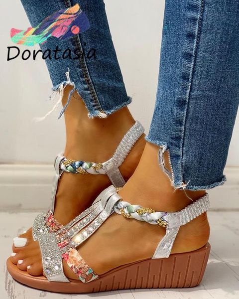 doratasia богемия стиль клинья open toe сандалии лета вскользь пляж сандалии женщин гладиатор горный хрусталь обувь женщина большой размер, Black
doratasia богемия стиль клинья open toe сандалии лета вскользь пляж сандалии женщин гладиатор горный хрусталь обувь женщина большой размер, Black