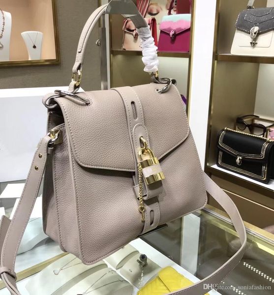 new fashion of 2019 winter woman bag designer genuine leather with big lock lady handbag tote have long strap woman bag
new fashion of 2019 winter woman bag designer genuine leather with big lock lady handbag tote have long strap woman bag
